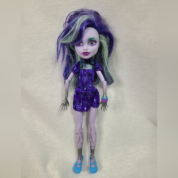 Twyla doll Coffin Bean Monster High ghosts purple green 2011 - Picture 3 of 3